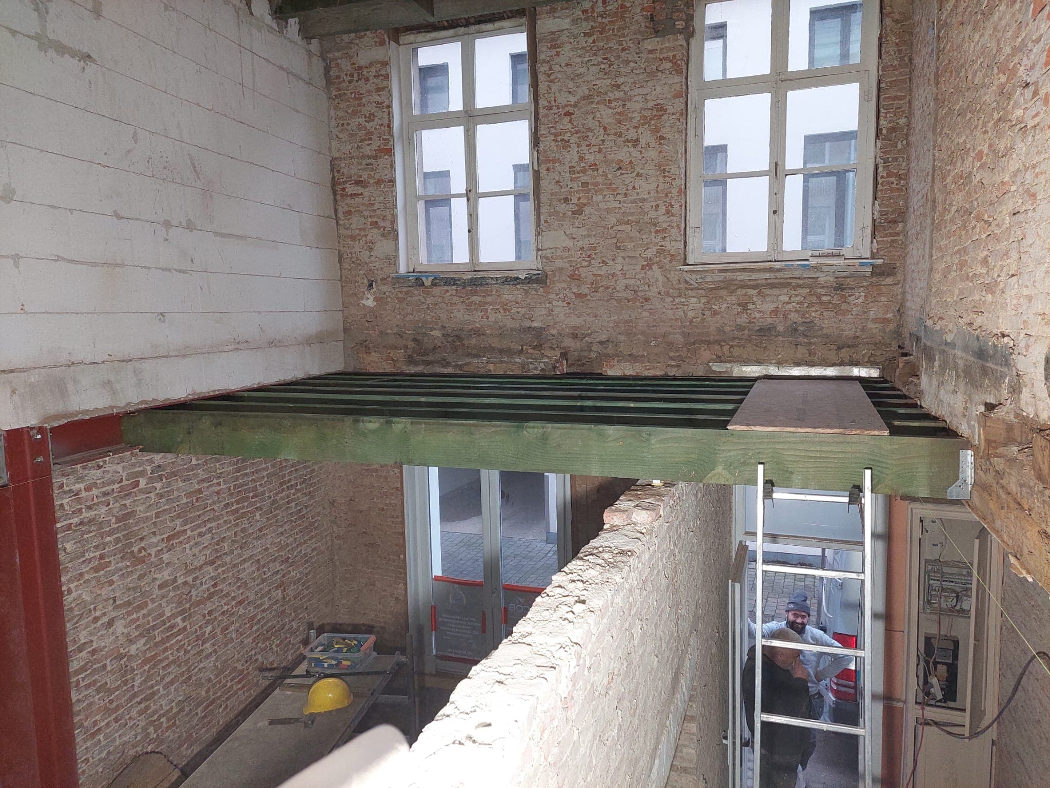 Vloerconstructie tijdens een totaalrenovatie door HOME-RENOVATION